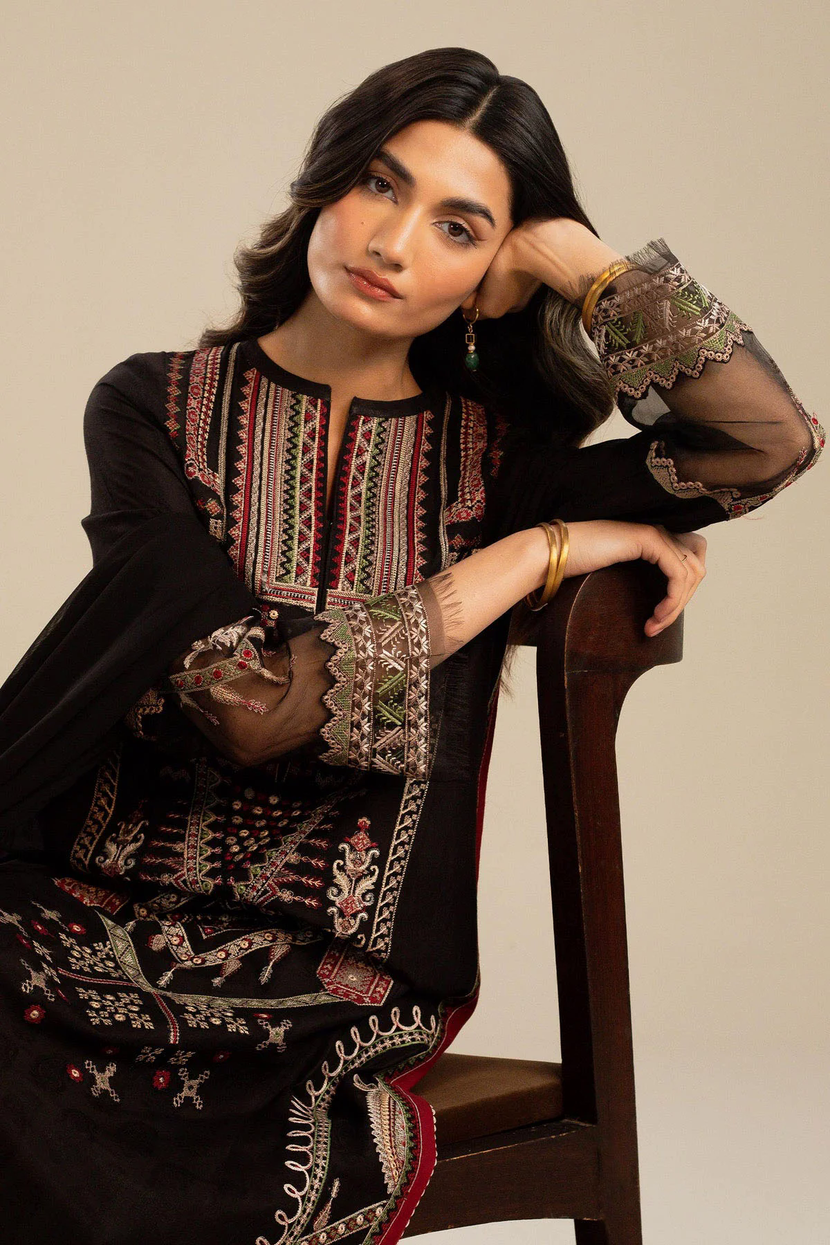 Embroidered Lawn 3pc with Chiffon Dupatta- GA1899 Embroidered Lawn 3pc with Chiffon Dupatta- GA1899