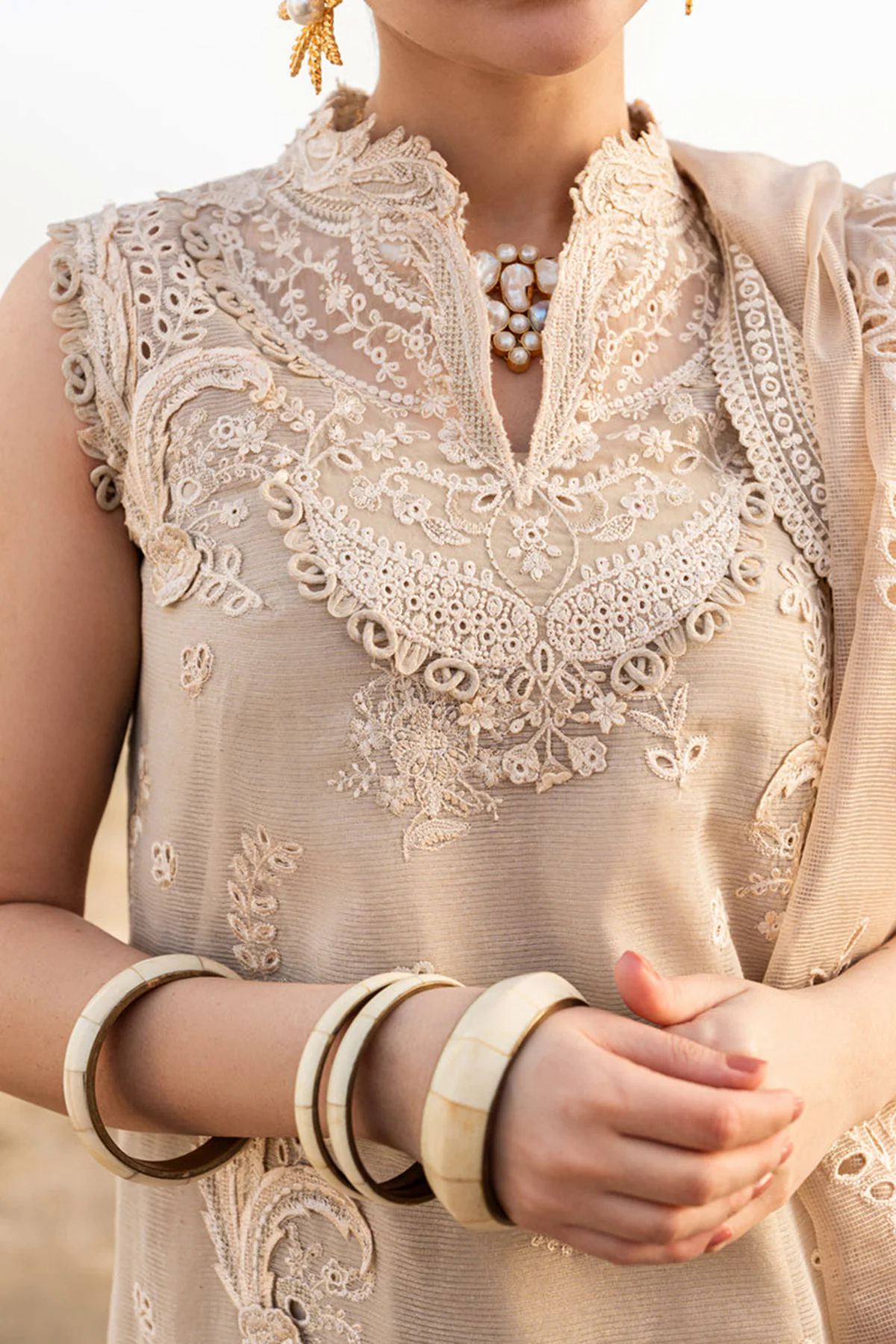 Embroidered Lawn 3pc with Embroidered Slub Net dupatta-GA2014