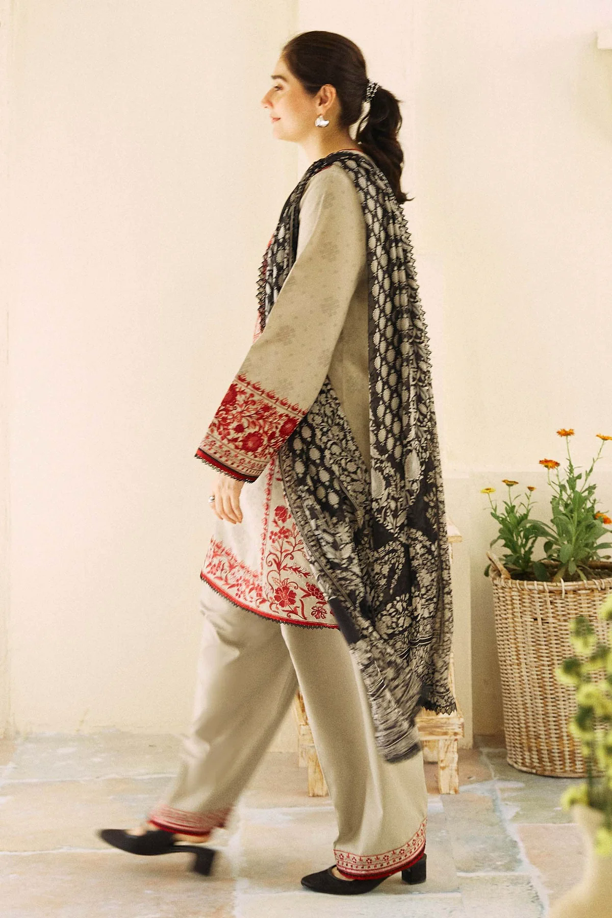 Embroidered Lawn 3pc with Silk Printed Chiffon Dupatta - GA1881 Embroidered Lawn 3pc with Silk Printed Chiffon Dupatta - GA1881