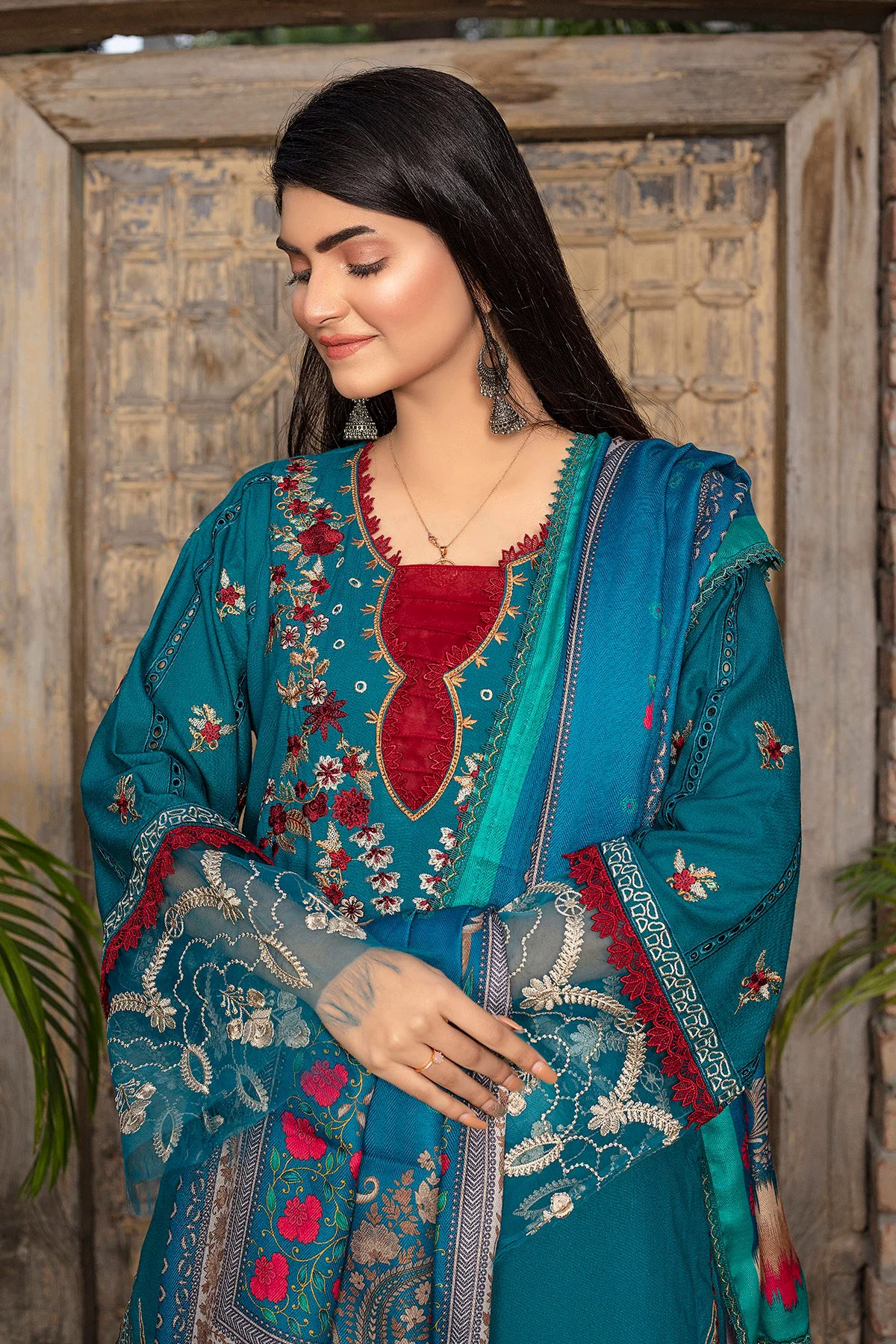 Mahrosh Luxury Embroidered Dhanak 3pc With Printed Whool Shawal-GA1935