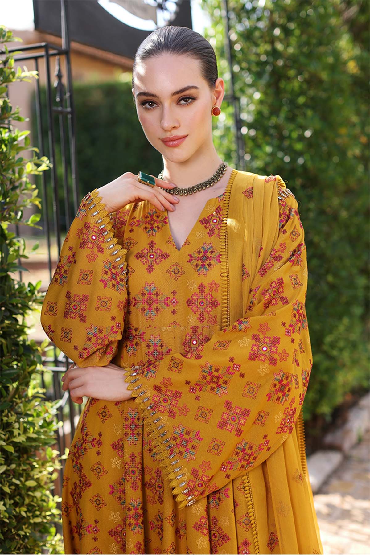 Embroidered Lawn 3pc with Embroidered Crinkle Chiffon Dupatta - GA1833