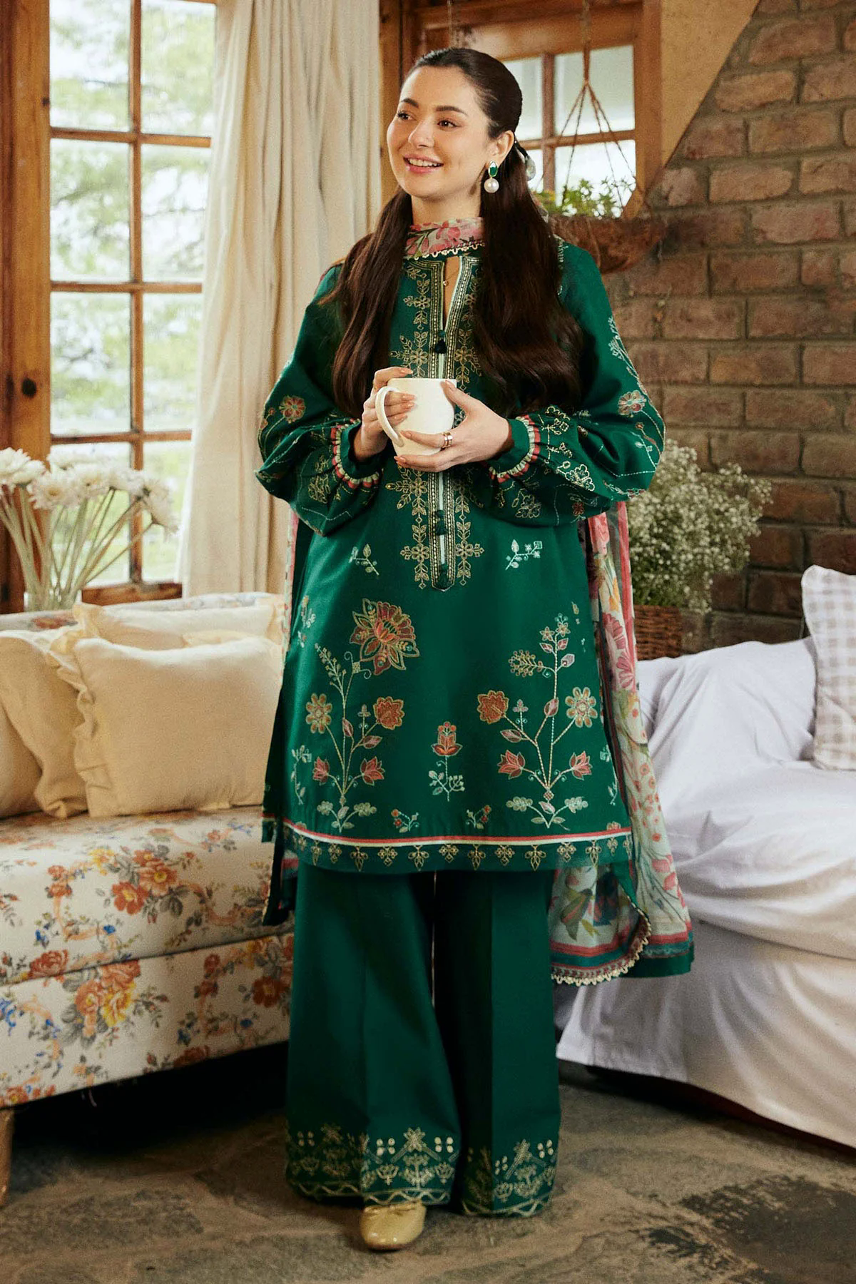 Embroidered Lawn 3pc with Printed Chiffon Dupatta- GA1902