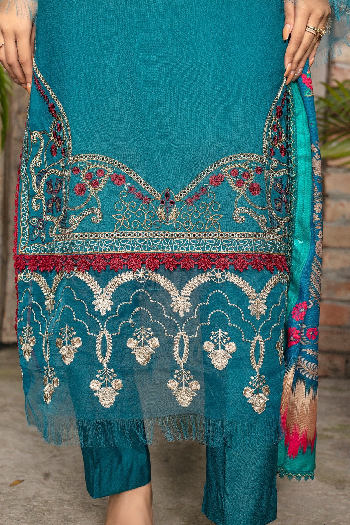 Mahrosh Luxury Embroidered Dhanak 3pc With Printed Whool Shawal-GA1935